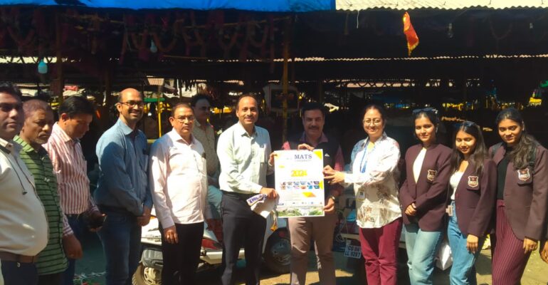 Students of Fashion designing conducted cleanliness awareness & no use of polythene program in Shastri Bazaar